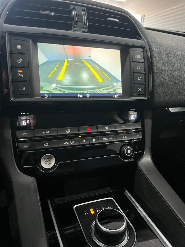 JAGUAR F-Pace usata, con Boardcomputer