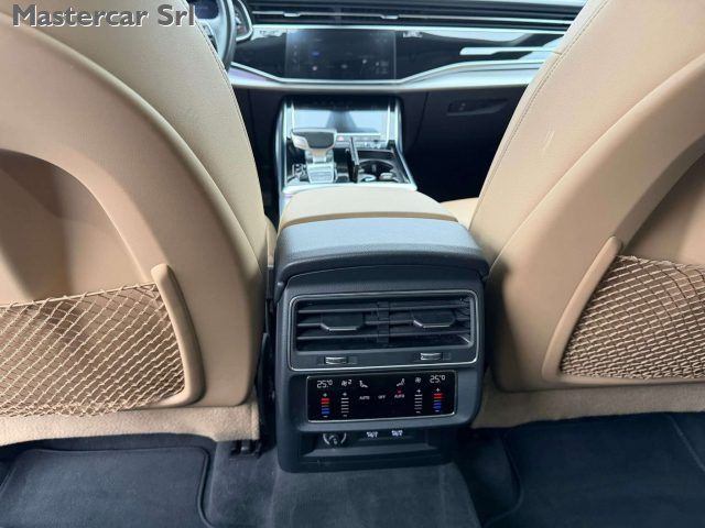AUDI Q8 usata, con USB