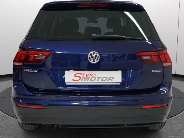 VOLKSWAGEN Tiguan usata, con Leve al volante