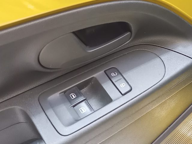 VOLKSWAGEN up! usata, con Cruise Control