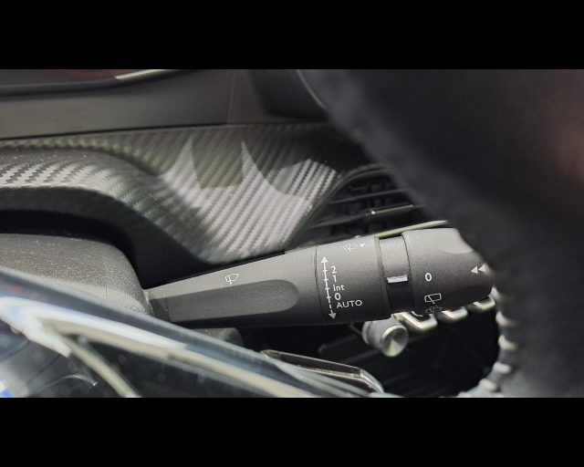 PEUGEOT 2008 usata, con Sensori di parcheggio posteriori