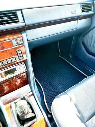 MERCEDES-BENZ E 200 usata 13