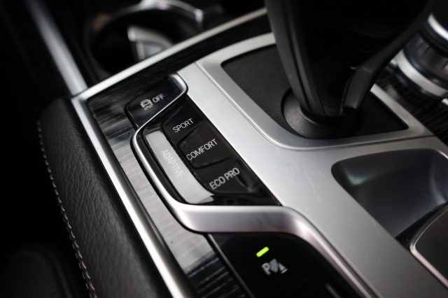 BMW 730 usata, con Sistema di parcheggio automatico