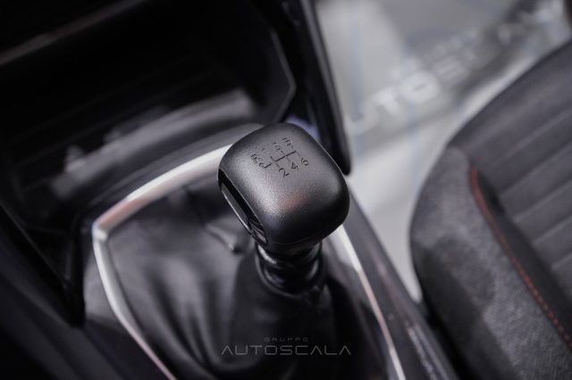 PEUGEOT 208 usata, con USB