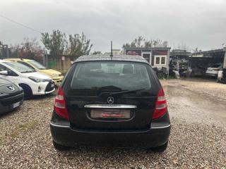 MERCEDES-BENZ A 180 usata, con Alzacristalli elettrici