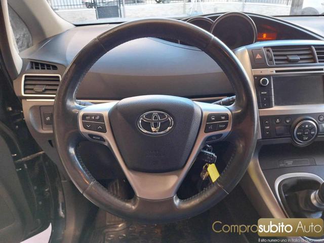 TOYOTA Verso usata 24