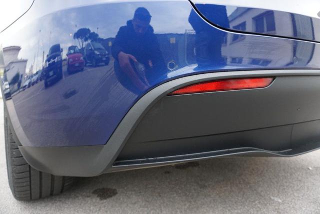 TESLA Model Y usata, con Hill holder