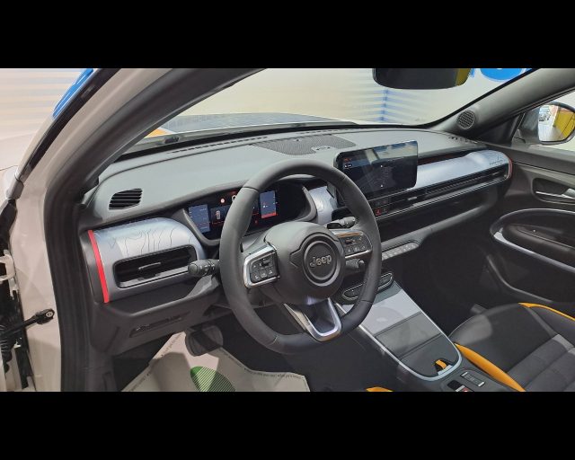 JEEP Avenger usata, con Volante in pelle