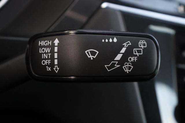 VOLKSWAGEN Tiguan usata, con Leve al volante