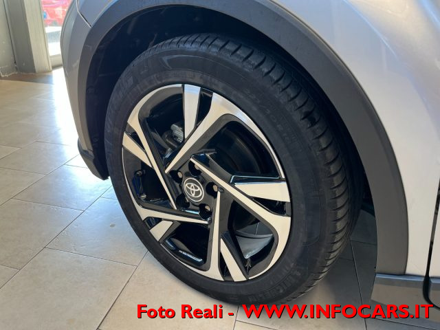 TOYOTA C-HR usata, con USB