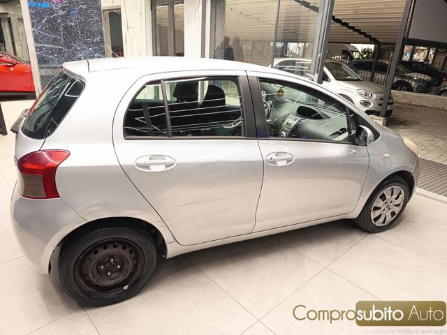 TOYOTA Yaris usata, con Autoradio