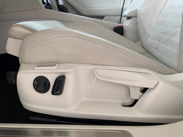 VOLKSWAGEN Passat usata, con Sedile posteriore sdoppiato