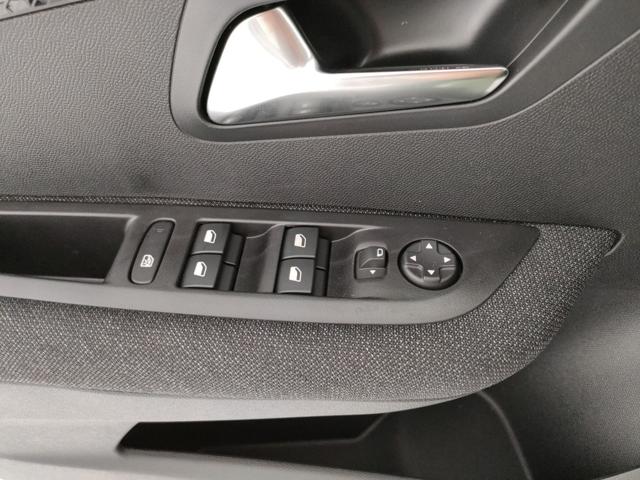 PEUGEOT 208 usata, con USB