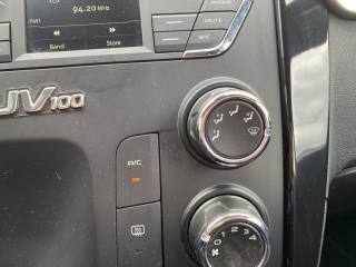 MAHINDRA KUV100 usata, con USB
