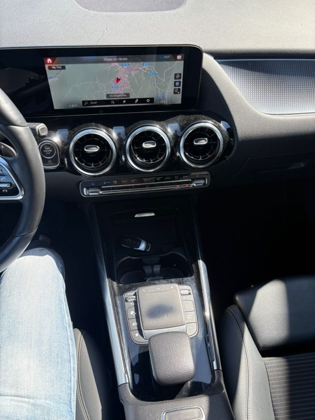 MERCEDES-BENZ GLA 200 usata, con Controllo automatico clima
