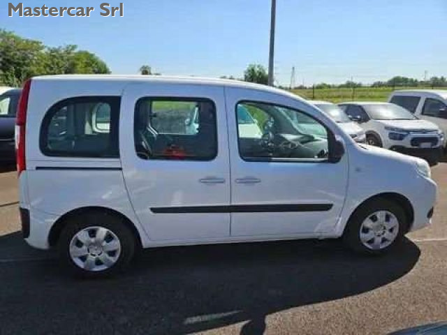 RENAULT Kangoo usata, con Autoradio