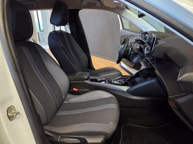 PEUGEOT 2008 usata, con Sensori di parcheggio posteriori