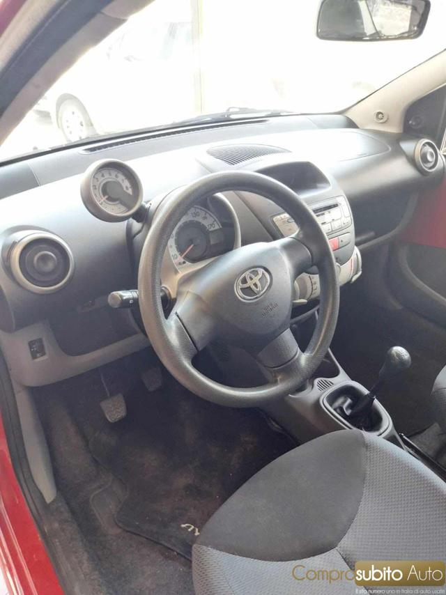 TOYOTA Aygo usata 12