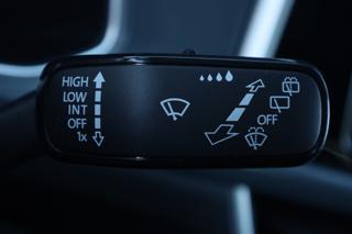 VOLKSWAGEN T-Roc usata, con USB