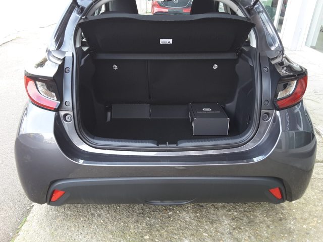 MAZDA 2 usata, con USB