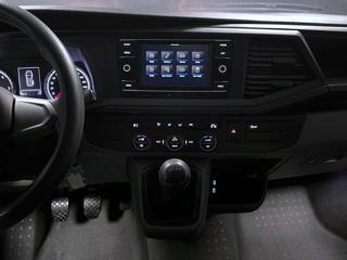 VOLKSWAGEN Caravelle usata, con USB