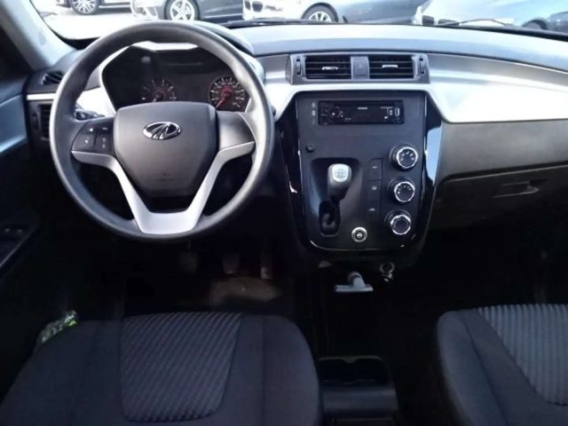 MAHINDRA KUV100 usata, con Climatizzatore