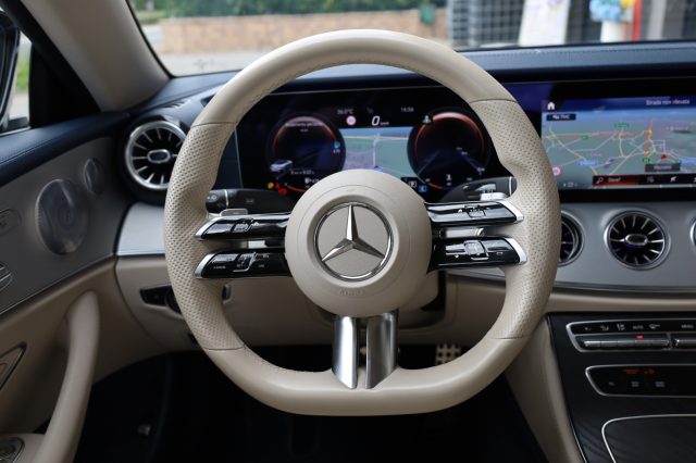 MERCEDES-BENZ E 220 usata, con Autoradio digitale