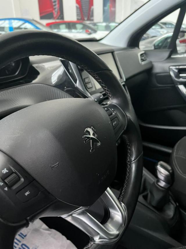 PEUGEOT 208 usata, con Sedile posteriore sdoppiato