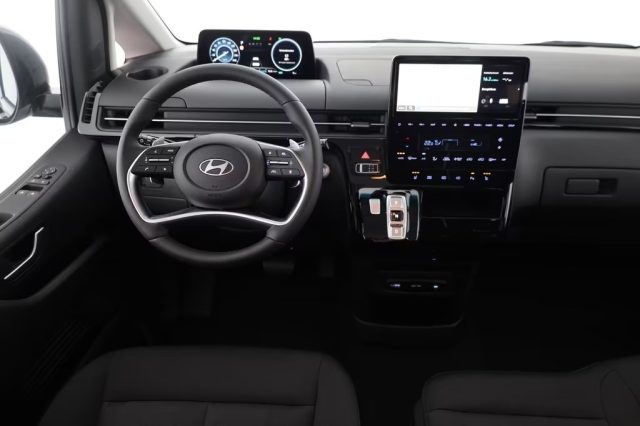 HYUNDAI Staria usata, con Climatizzatore