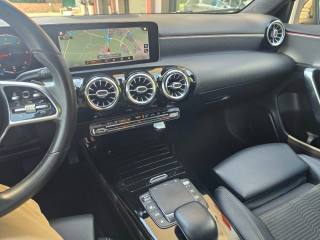 MERCEDES-BENZ A 200 usata, con Hill holder