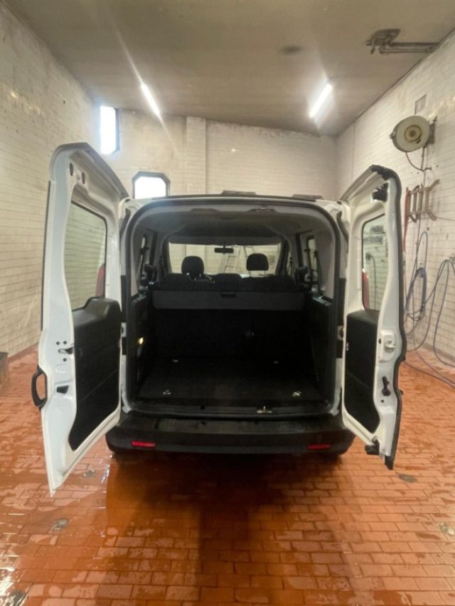 FIAT Doblo usata, con USB