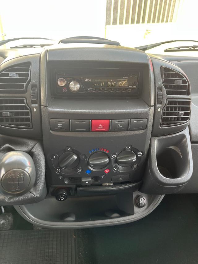 PEUGEOT Boxer usata, con MP3