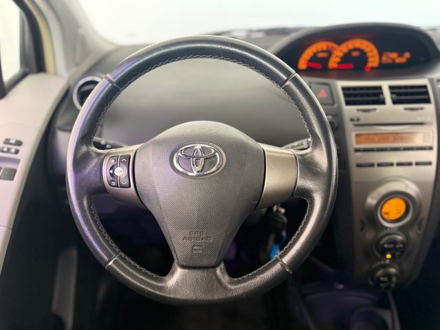 TOYOTA Yaris usata 14
