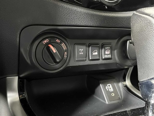 NISSAN Navara usata, con Autoradio digitale