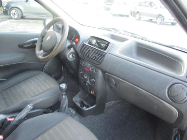 FIAT Punto usata 8