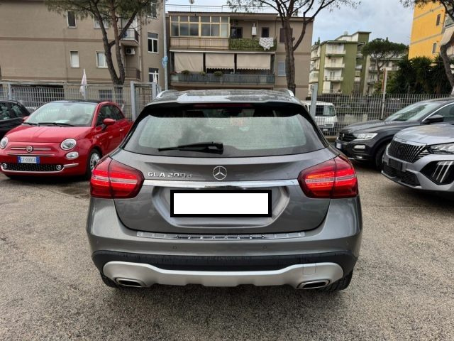 MERCEDES-BENZ GLA 200 usata, con Airbag