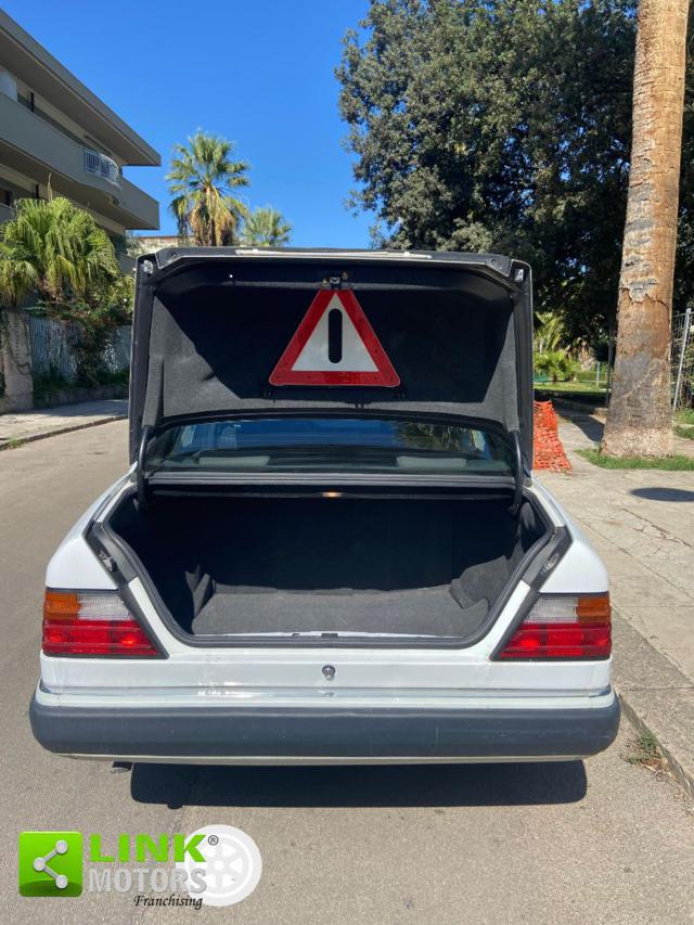 MERCEDES-BENZ 200 usata 40