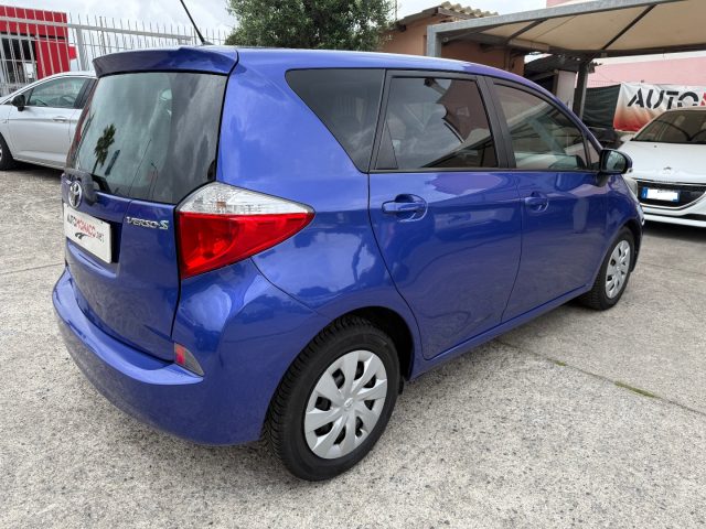 TOYOTA Verso-S usata, con Autoradio