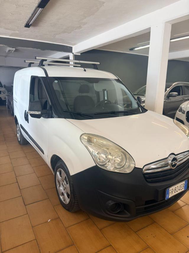 OPEL Combo usata, con Airbag