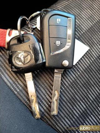 TOYOTA Yaris usata 20