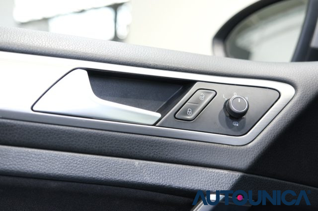 VOLKSWAGEN Golf usata, con Freno di stazionamento elettrico