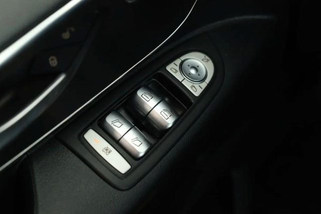 MERCEDES-BENZ Vito usata, con Servosterzo