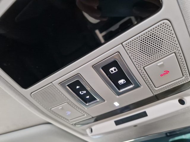 LAND ROVER Defender usata, con USB
