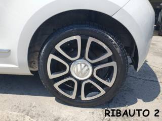 VOLKSWAGEN up! usata, con Volante in pelle