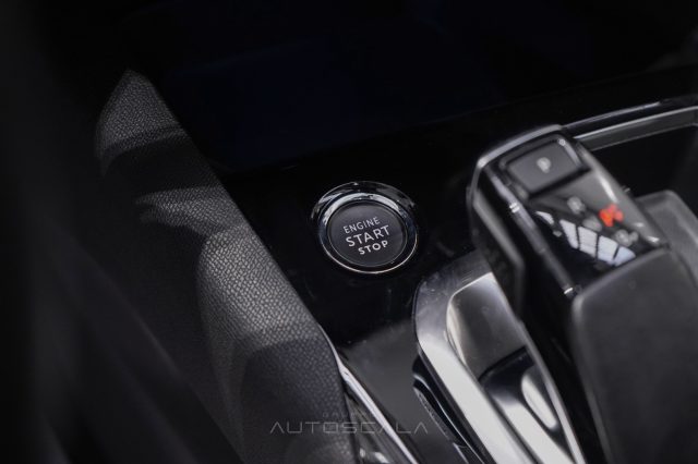 PEUGEOT 3008 usata, con Touch screen