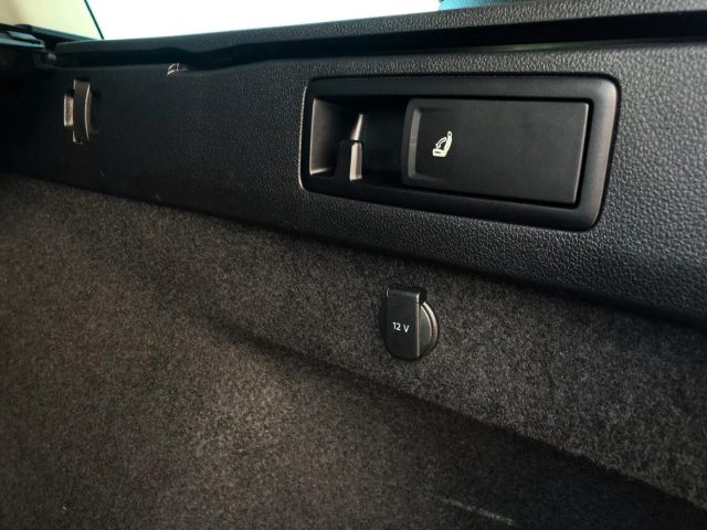 VOLKSWAGEN Passat Variant usata, con Adaptive Cruise Control