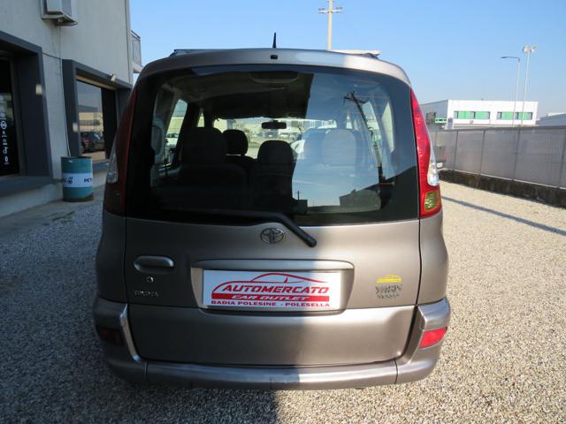 TOYOTA Yaris usata, con Autoradio