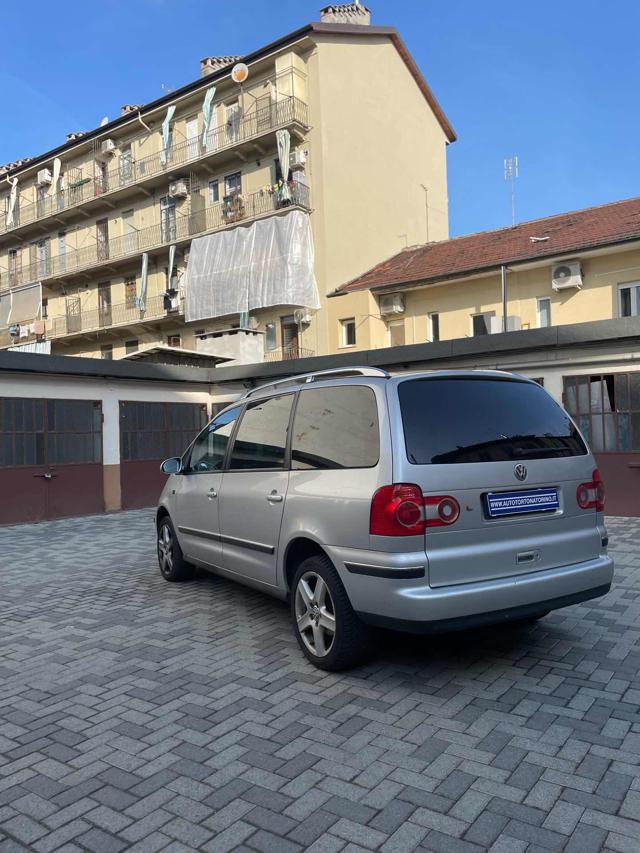 VOLKSWAGEN Sharan usata, con Autoradio