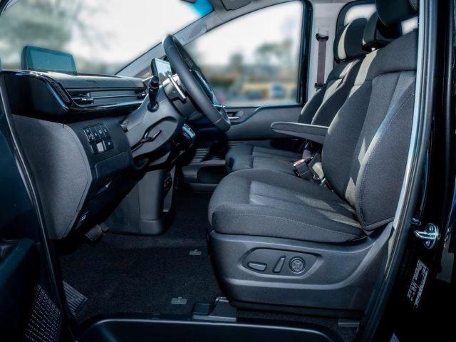 HYUNDAI Staria usata, con Autoradio