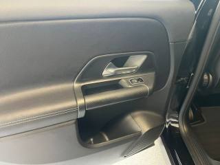 MERCEDES-BENZ GLB 200 usata, con Fari LED